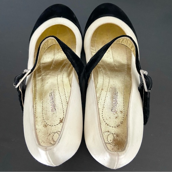 Vintage CHANEL Two Tone Velvet Satin Mary Jane Pumps Low Block Heel - Picture 6 of 16